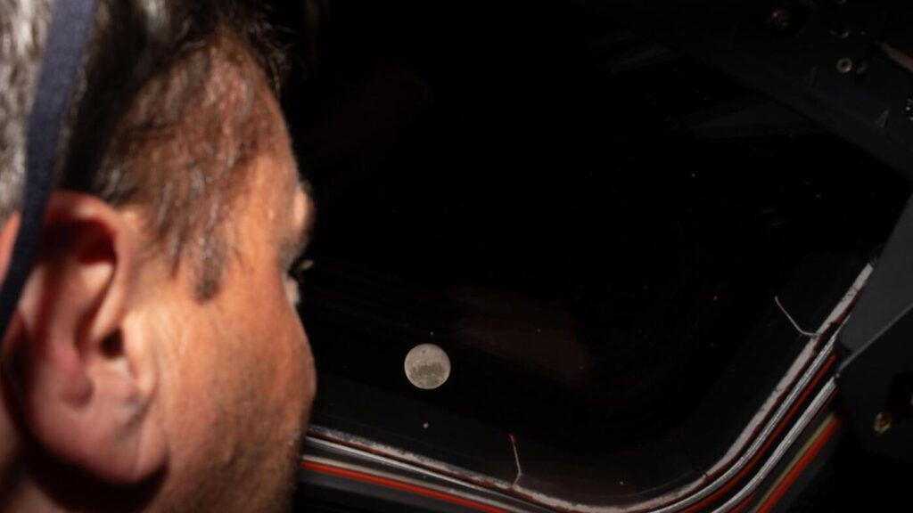 Astronautas da Artemis II Sobrevoam a Lua, Quebram Recorde da