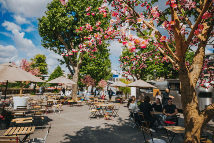 Animação de primavera regressa à praça da Constituição A Magia da Gëlle Fra: Descubra a História e Beleza
