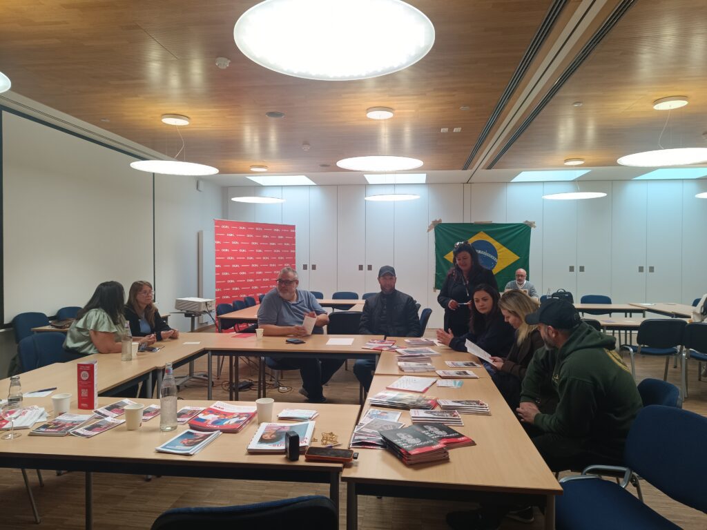 Comunidade brasileira recebe orientação IMG 20260516