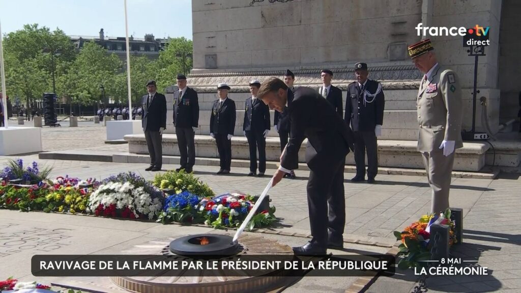 Macron Recorda o Sacrifício dos Soldados na Cerimónia do