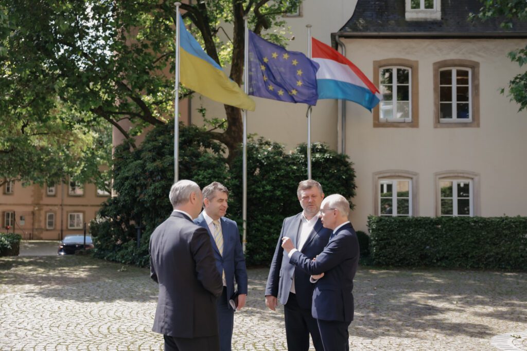 Laços bilaterais e alargamento da UE dominam encontros