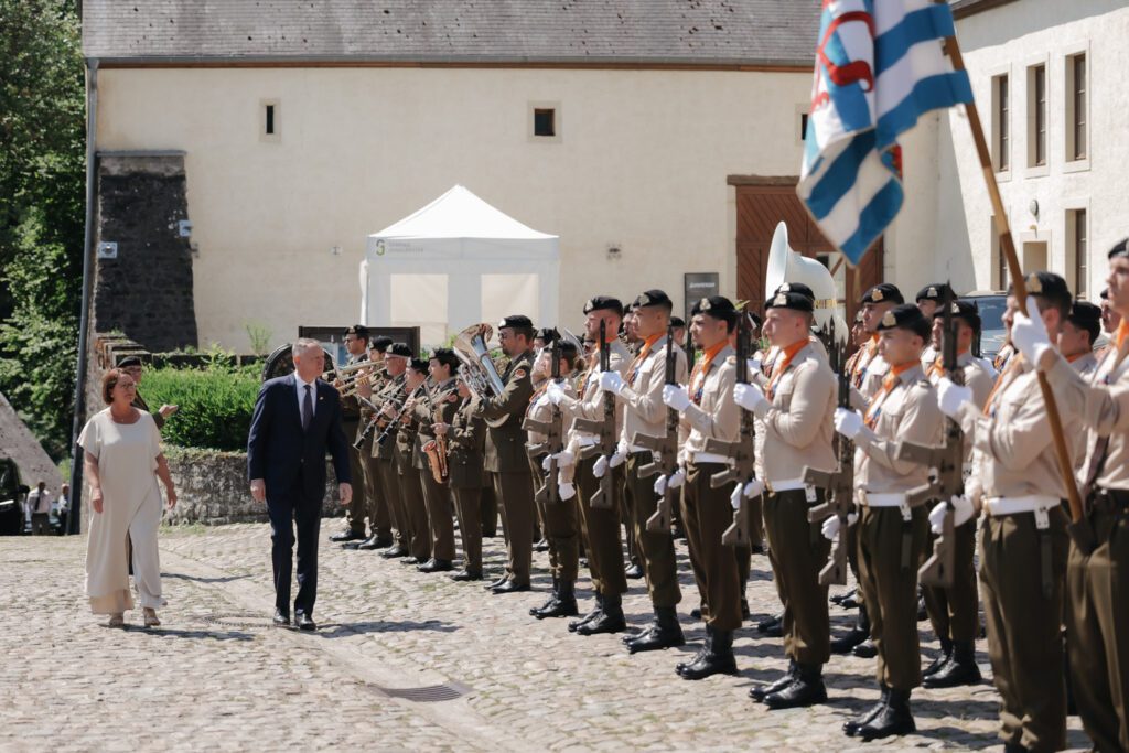 Cooperação em defesa do Luxemburgo e Canadá