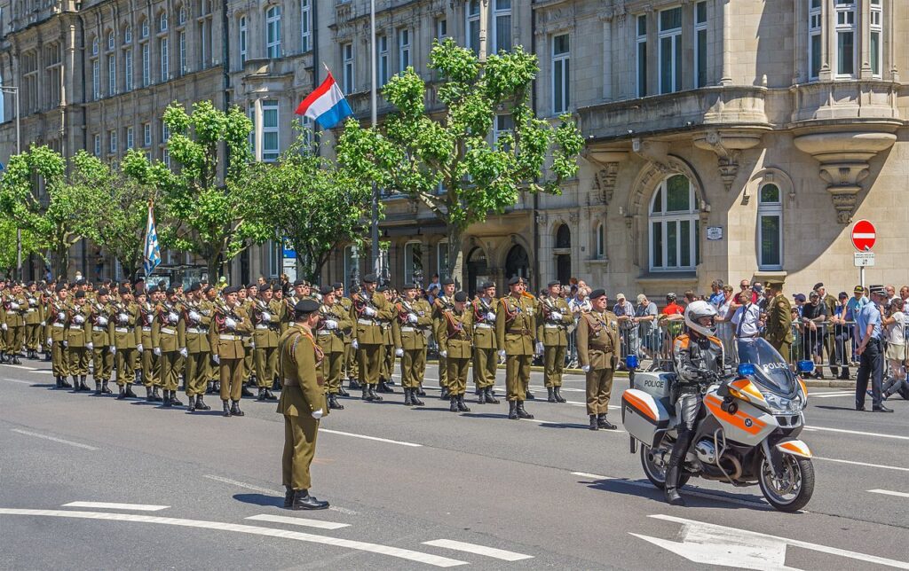 Festa Nacional reúne casal grão-ducal em Differdange