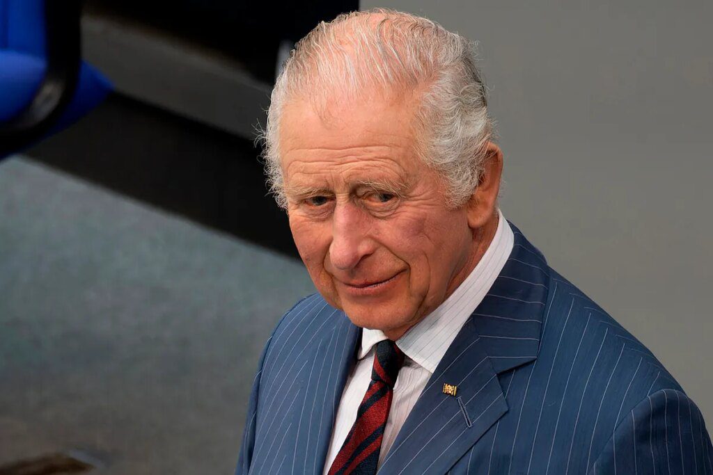 Carlos III, o primeiro monarca britânico a tornar públicas as suas declarações fiscais