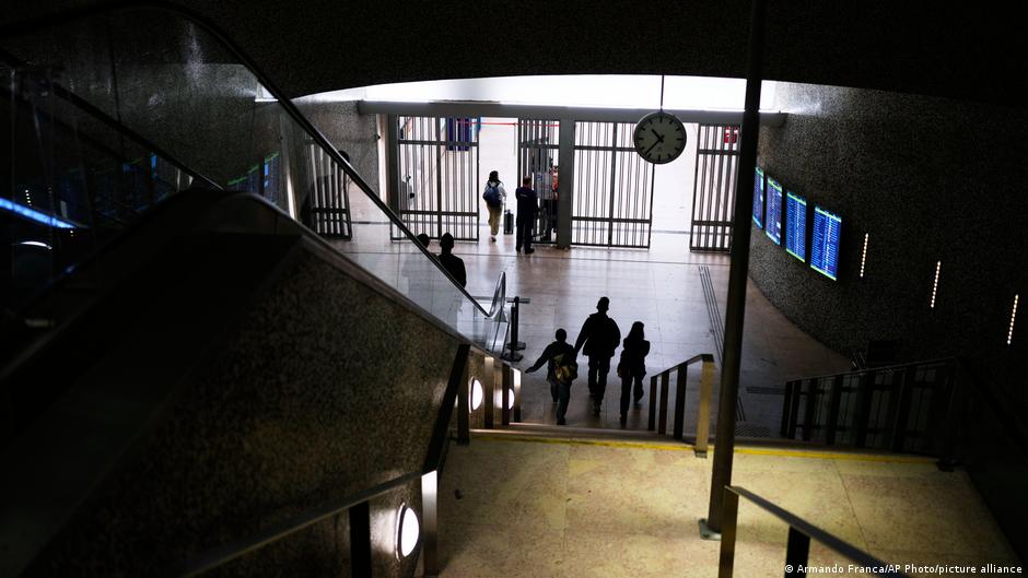 Estudantes guineenses retidos no aeroporto de Lisboa