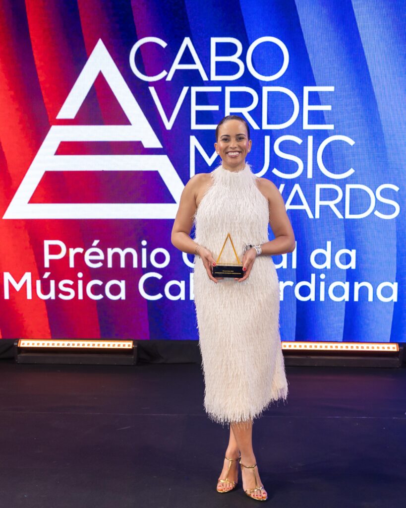 Cremilda Medina apresenta «Lágrima» em Cascais