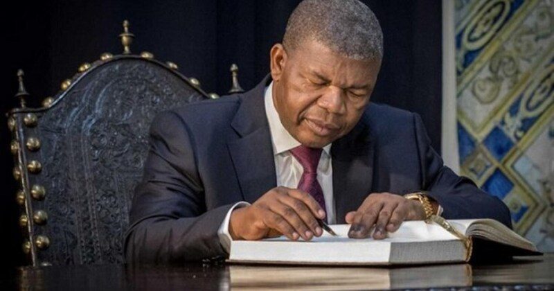 Ajustes directos em Angola disparam 243%