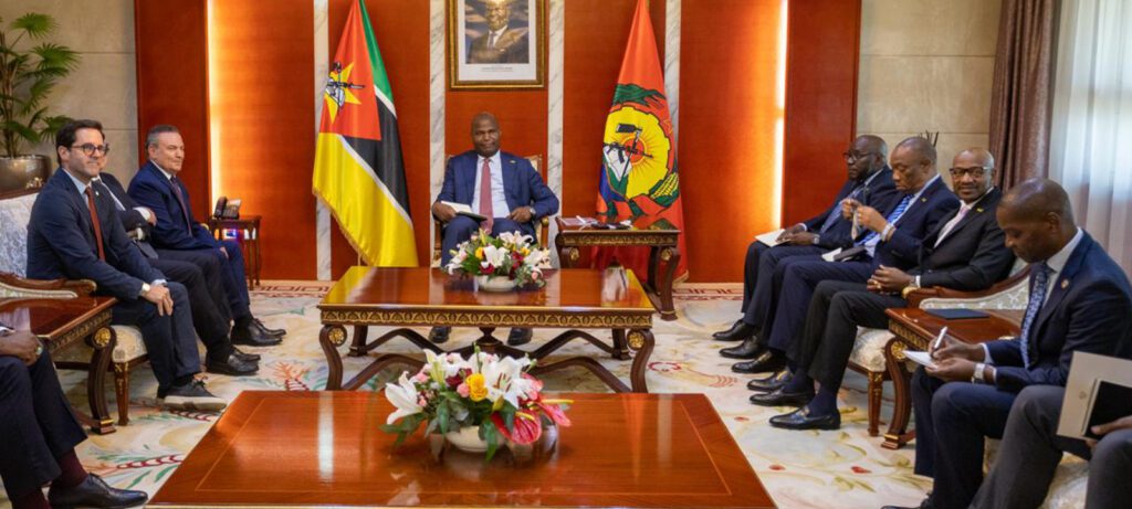 Dez escolas de futebol para Moçambique