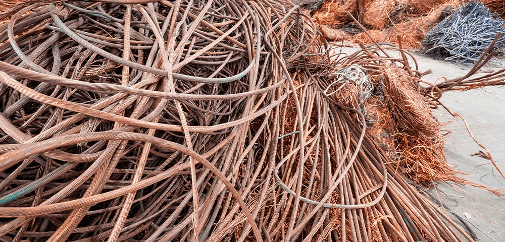 Cabo de cobre furtado em exploração agrícola