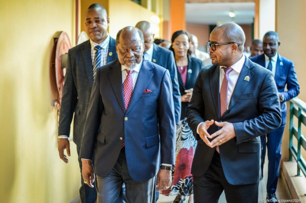 Chissano defende universidades mais próximas das comunidades