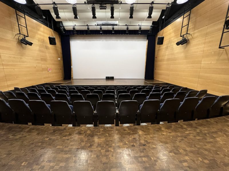 Bertrange entre esculturas, teatro e obras ferroviárias