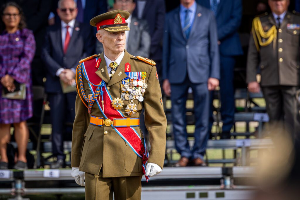 Claude Robinet assume comando militar