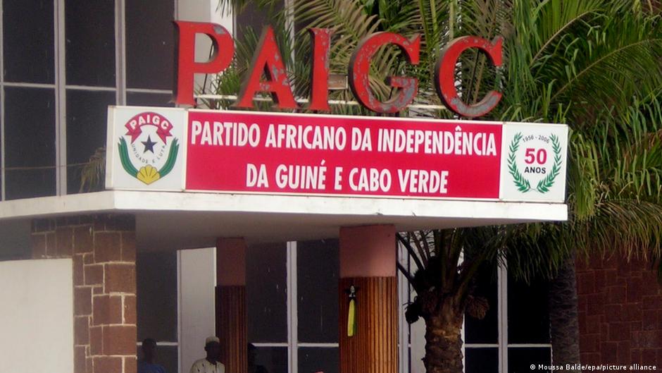 Guiné-Bissau força saída do PAIGC