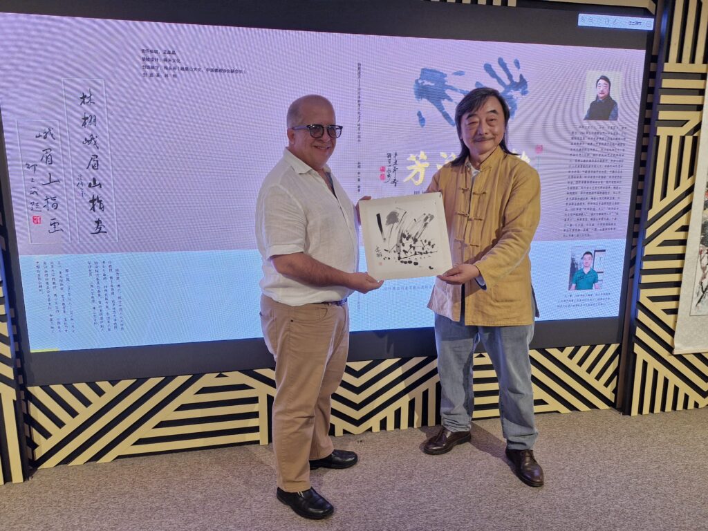 Pintura chinesa com os dedos atrai o Luxemburgo