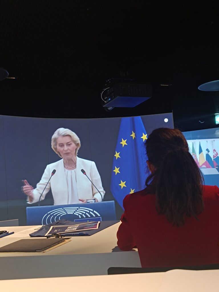 Europa restringe redes sociais a menores