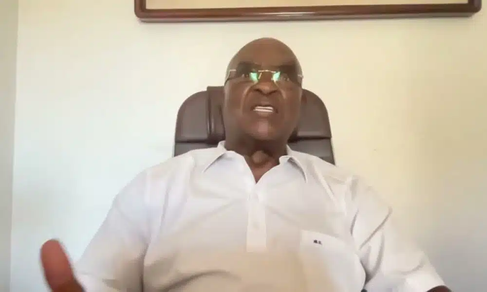 Sistema político de São Tomé contestado